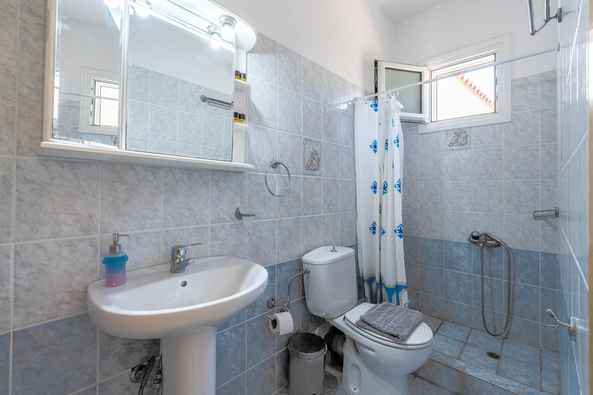 Agnadi Blue Apartments Diakofti 外观 照片